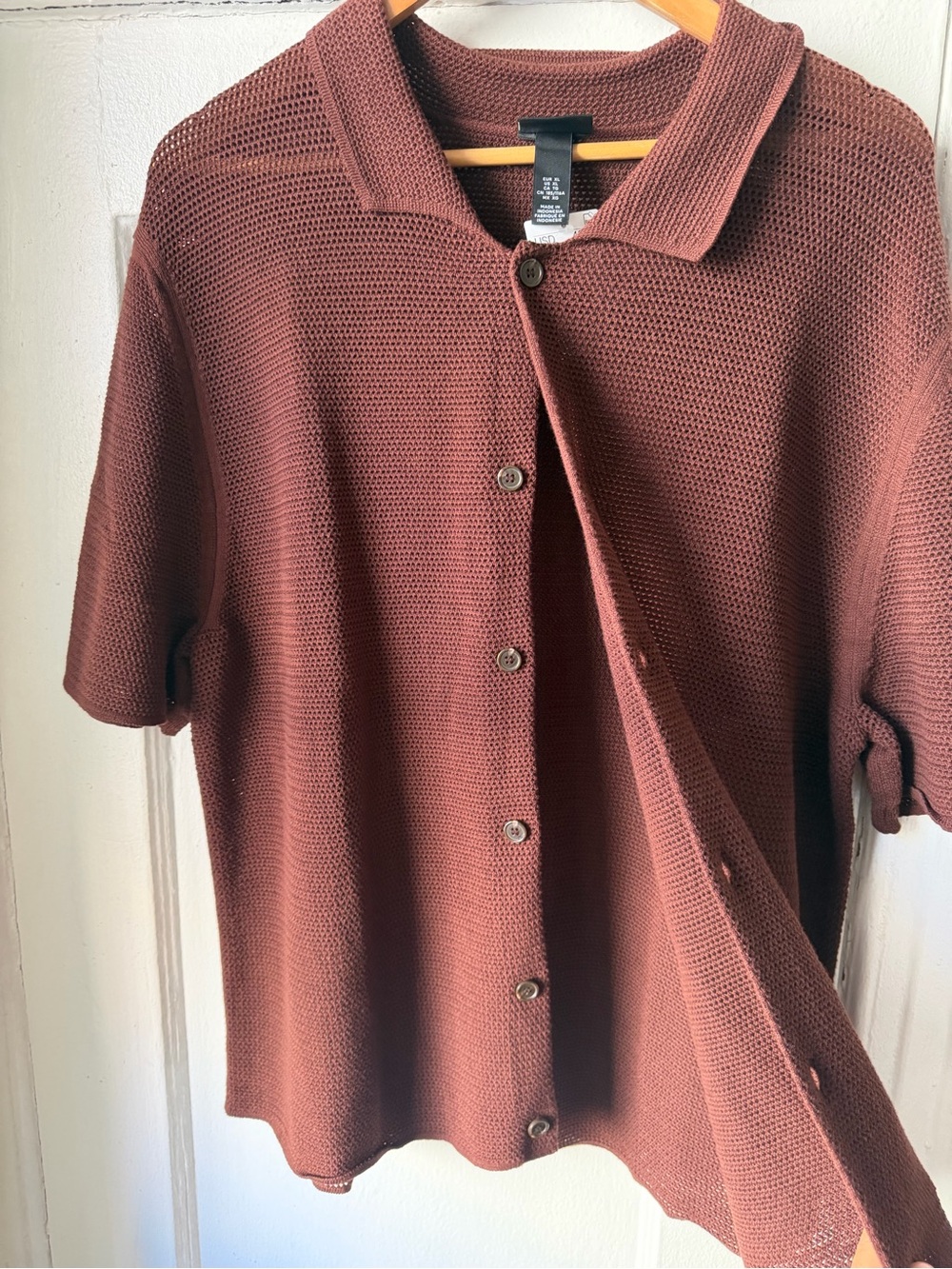 H&M Men's Textured Chocolate Brown Polo - Picture 2 of 5